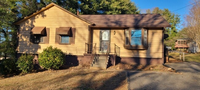 4BR 3BA SFH with Full Finished Basement - 4BR 3BA SFH with Full Finished Basement House