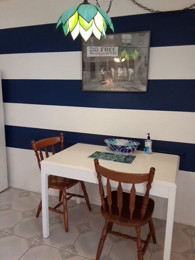 Building Photo - Annual turnkey furnished 1/1 ground floor ...