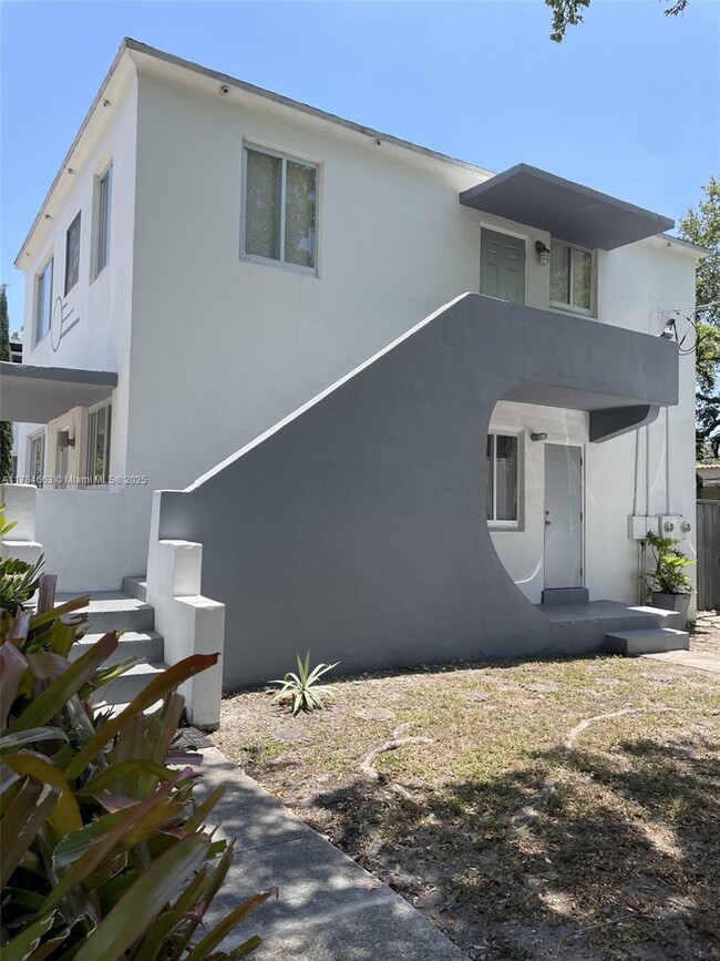 Foto del edificio - 502 NE 70th St