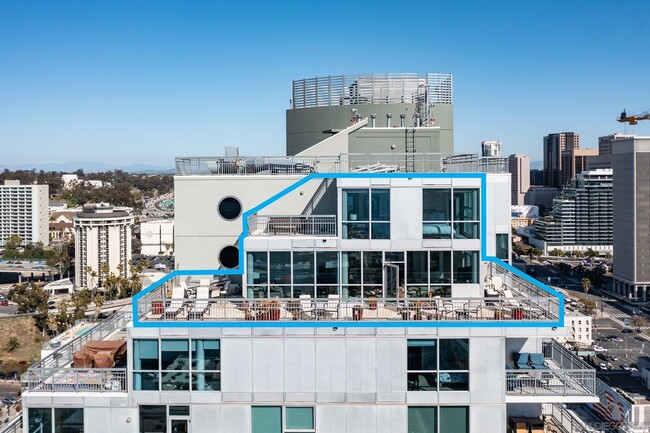 Foto del edificio - 300 W Beech St