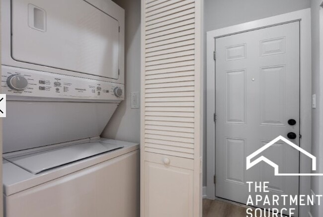 Photo - 428 W Belden Ave Apartment