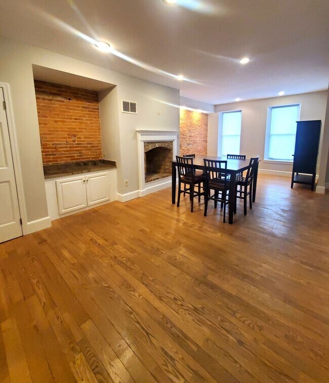 Building Photo - Beautifully renovated 2BR.2.5BA extra wide...