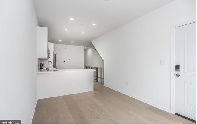 Foto del edificio - 1644 N Marshall St