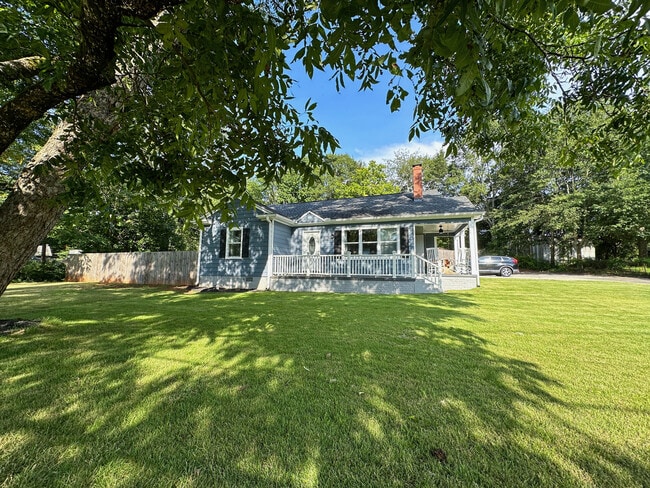 Building Photo - 806 N Clayton St