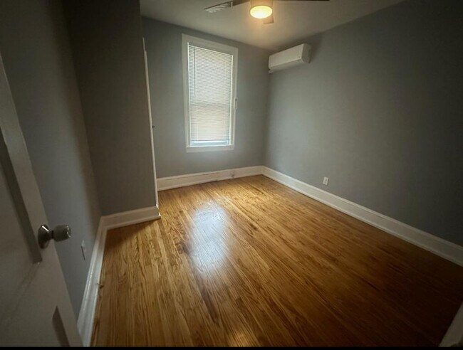 Foto del edificio - 1366 E Columbia Ave