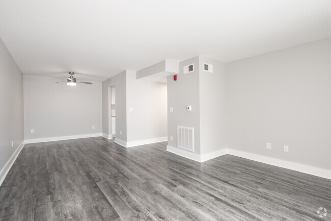 2BR, 2BA, 998 SF Renovated - Valley Crest + Park