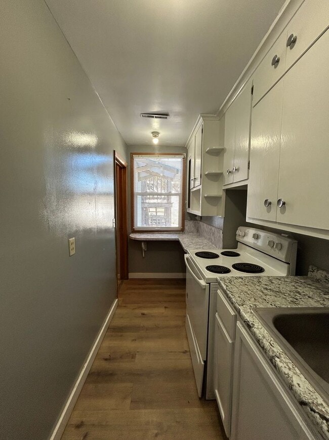 Building Photo - Black Milvus Rentals (6201 S. 42nd St.)