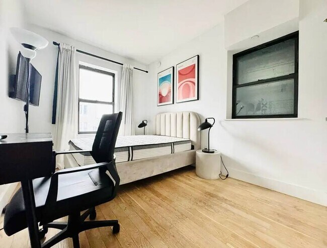 Foto del edificio - Furnished room/NOT APARTMENT