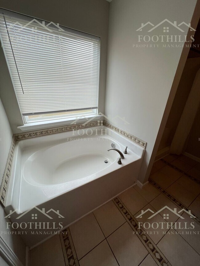 Foto del edificio - Your Next 3BR Home Awaits – Pets Welcome!