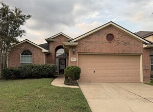 Building Photo - 20114 Breezy Oak Ct