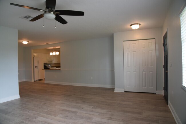Foto del edificio - 735 98th Ave N