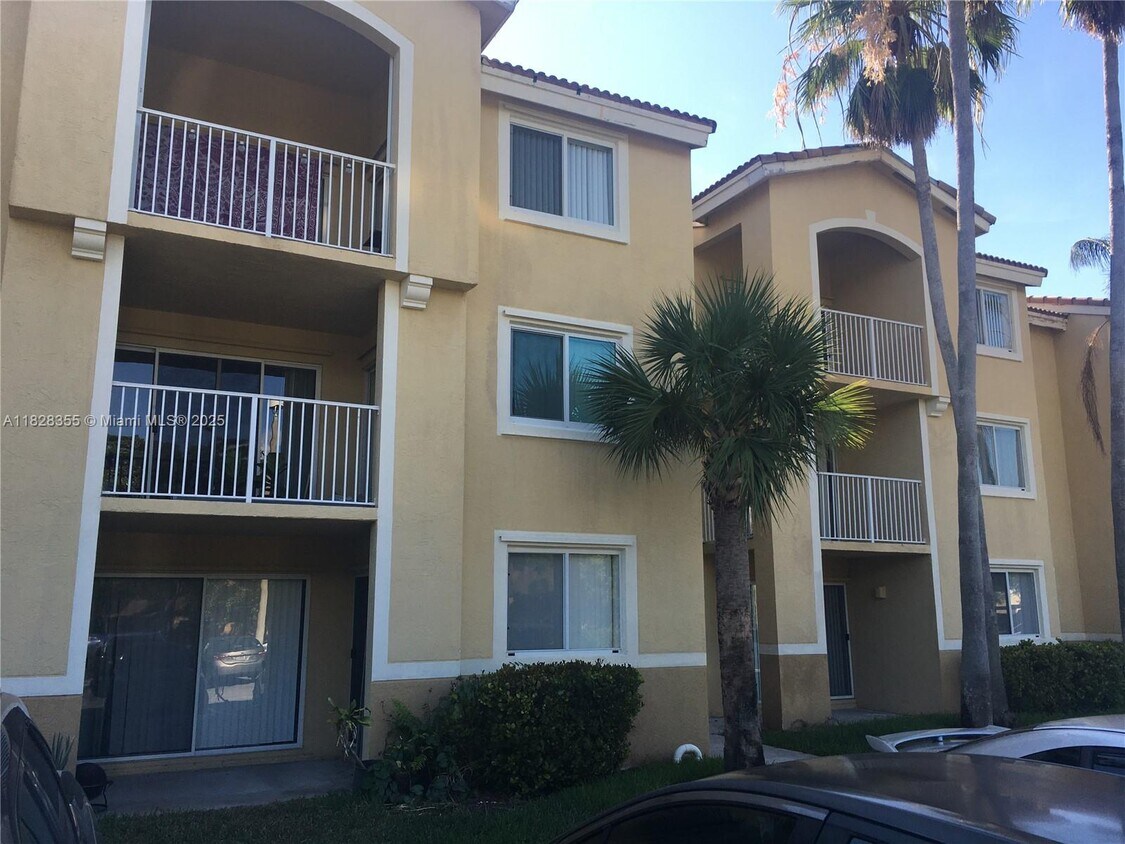 Primary Photo - 2600 S University Dr