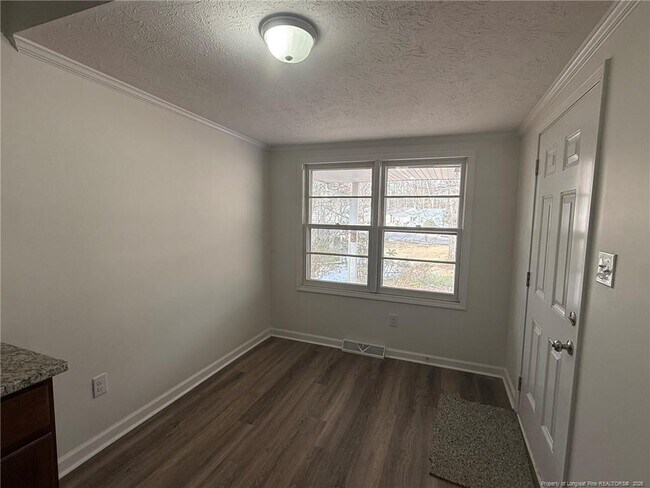 Foto del edificio - 671 Forest Dr