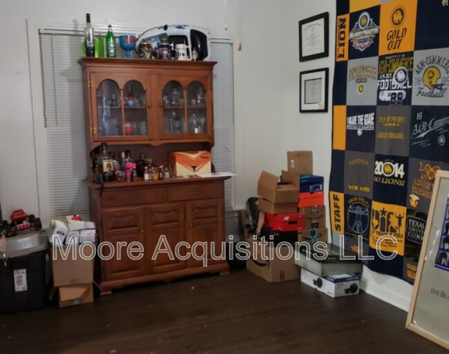 Foto del edificio - 1306 N Travis St