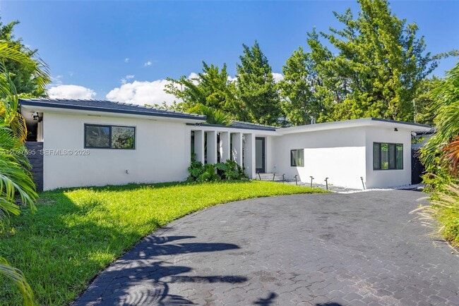 Foto del edificio - 8220 Hawthorne Ave