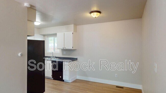 Foto del edificio - 829-831 Prairie Rd