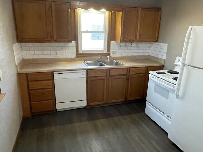 Building Photo - 21803 Peculiar Dr