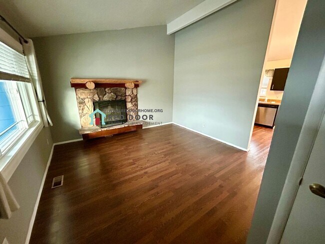 Foto del edificio - Pet-Friendly 3-Bedroom Home with Large Fenced Yard & Garage