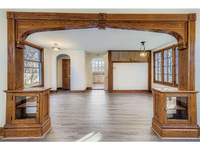 Foto del edificio - 988 Reaney Ave E