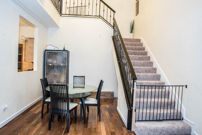 Building Photo - 1112 Bering Dr