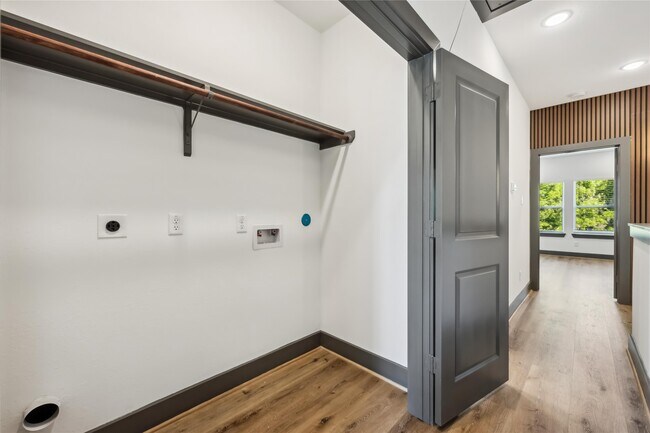 Building Photo - 8013 Ritz St