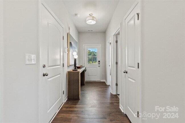 Building Photo - Captivating Family Home | 4 BR/3BA | 1-Car Covered Parking | Backyard and Fireplace!