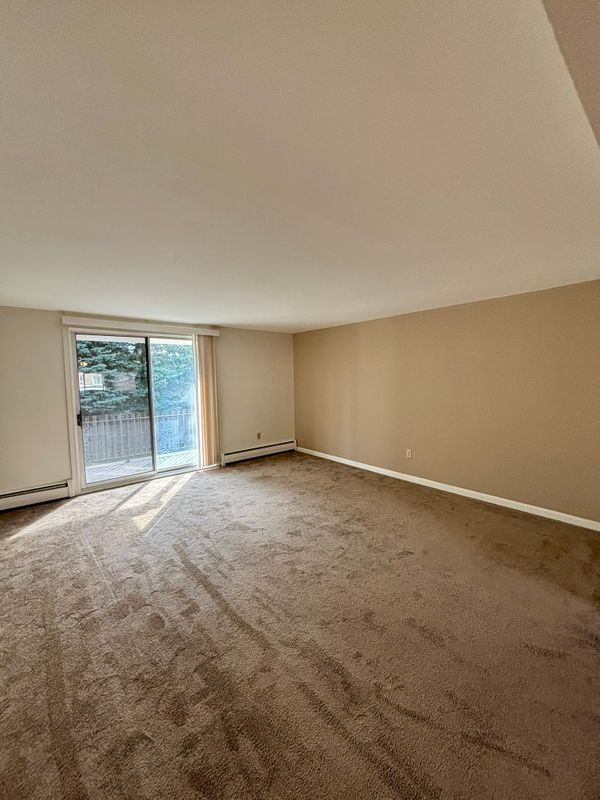 Building Photo - 15 Losson Garden Dr