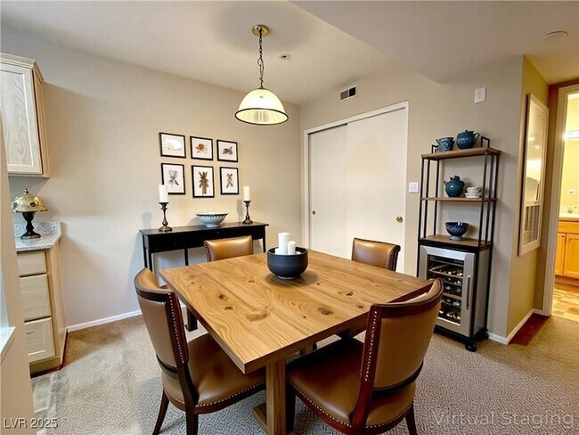 Foto del edificio - 950 Seven Hills Dr