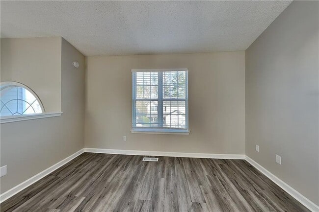 Building Photo - 209 Bainbridge Cir