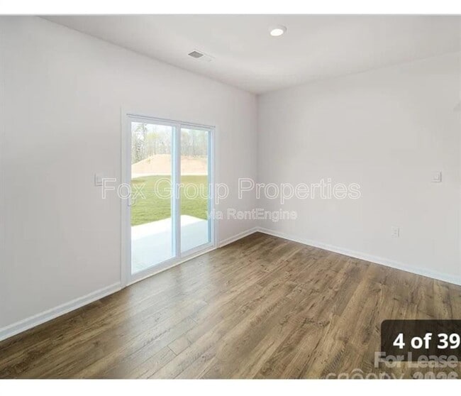 Building Photo - 132 Scotsway Ct