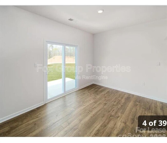 Foto del edificio - 132 Scotsway Ct