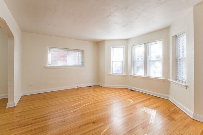 Foto del edificio - 7339 Dartmouth Ave