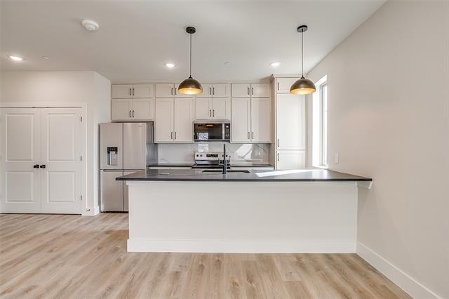 Building Photo - 408 Foch St