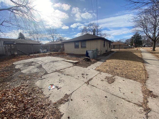Foto del edificio - 3BR SINGLE FAMILY HOME WITH FULL BASEMENT,...