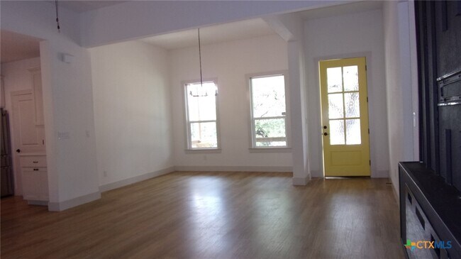 Foto del edificio - 1482 Birch Ln