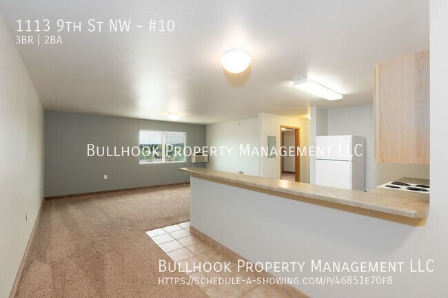 Building Photo - Welcome to this move-in-ready 3 bed, 1- 1/...