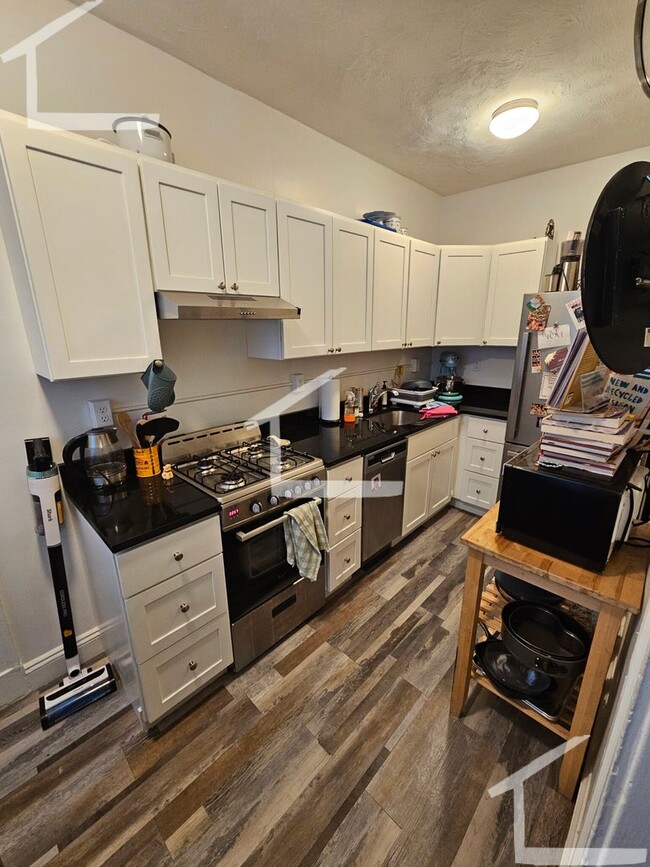 Building Photo - 130 Brainerd Rd