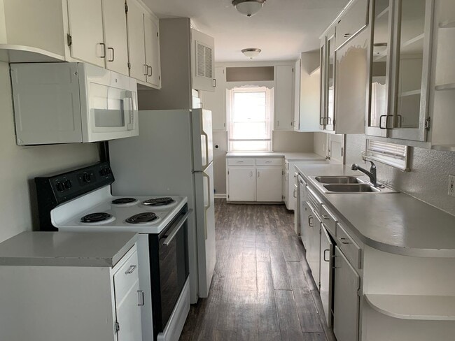 Foto del edificio - $900 - 2 bedroom/ 1 bathroom - Single fami...