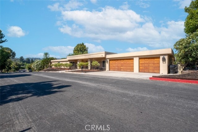 Building Photo - 4321 Clear Valley Dr