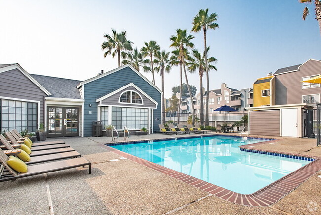 Building Photo - Lakeshore Landing