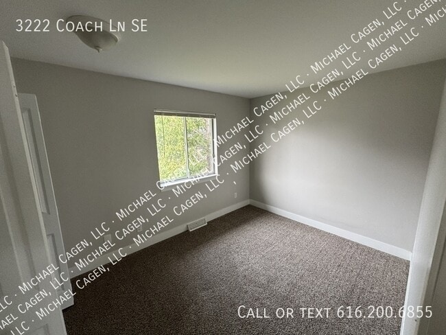Building Photo - 3222 Coach Ln SE