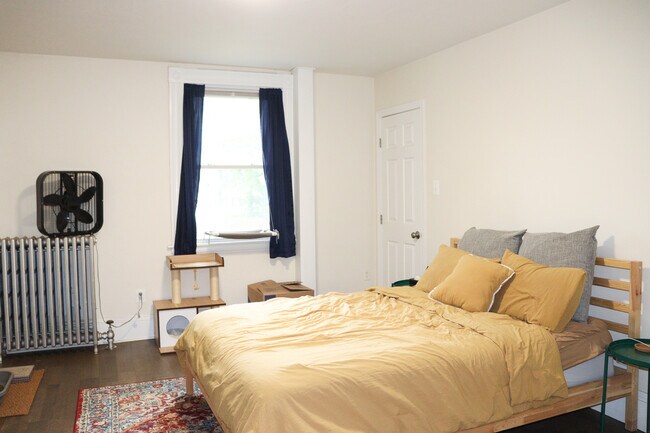 Building Photo - 46 River St