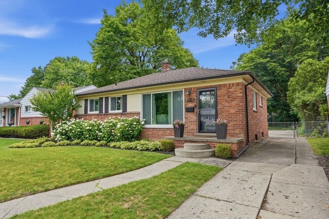 Building Photo - 1132 Hickory Ave