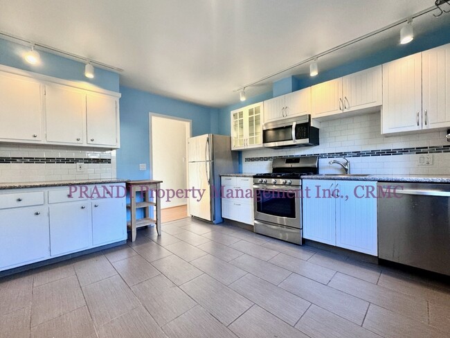 Building Photo - 2nd Floor Apartment in Small Building with...