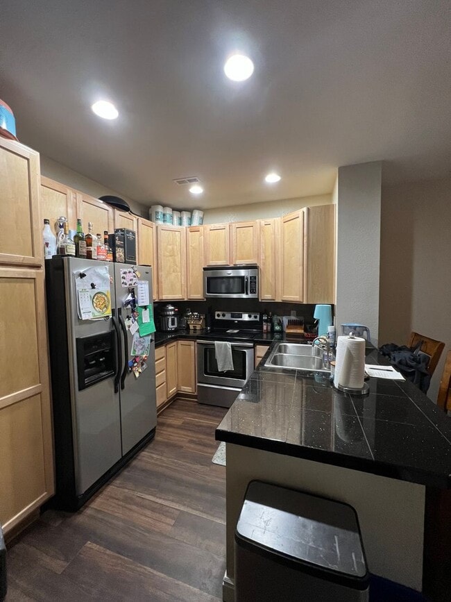 Building Photo - Gorgeous 2BD/2.5BA home located in Westmin...