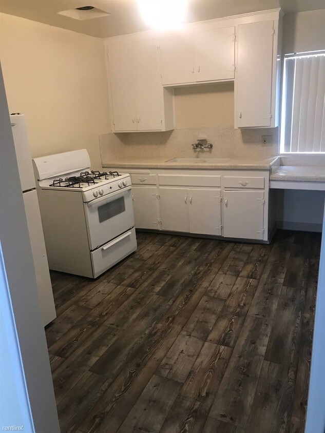 Studio, 1 bath - 4953 Trojan Ave Apt J Apt J - Studio, 1 bath  - 4953 Trojan Ave Apt J Apt J