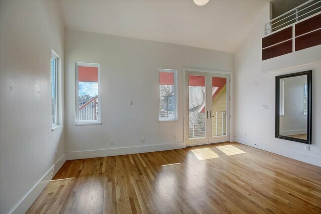 Building Photo - 2108 Thornton Rd