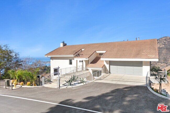Building Photo - 3203 Rambla Pacifico St