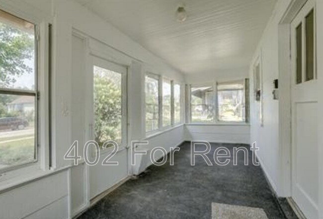 Foto del edificio - 2722 Crown Point Ave