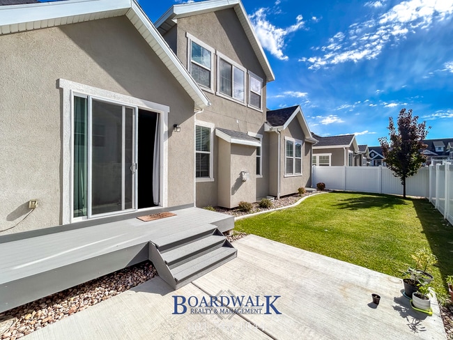 Building Photo - Spacious 2-Bed + Loft with Premium Finishes